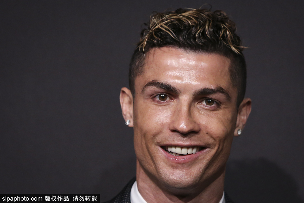 斯维拉尔：不意外我们目前排名榜首，但不该过早关注积分榜（斯维拉尔：领跑并不意外，但现在谈积分榜为时尚早）