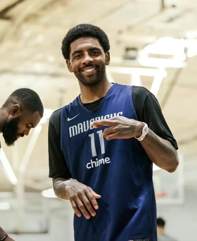 卡斯特罗普：踢拜仁染红是我铲球出现了失误；我最擅长8号位（卡斯特罗普：对阵拜仁被罚下因铲球失误；我最适合踢8号位）