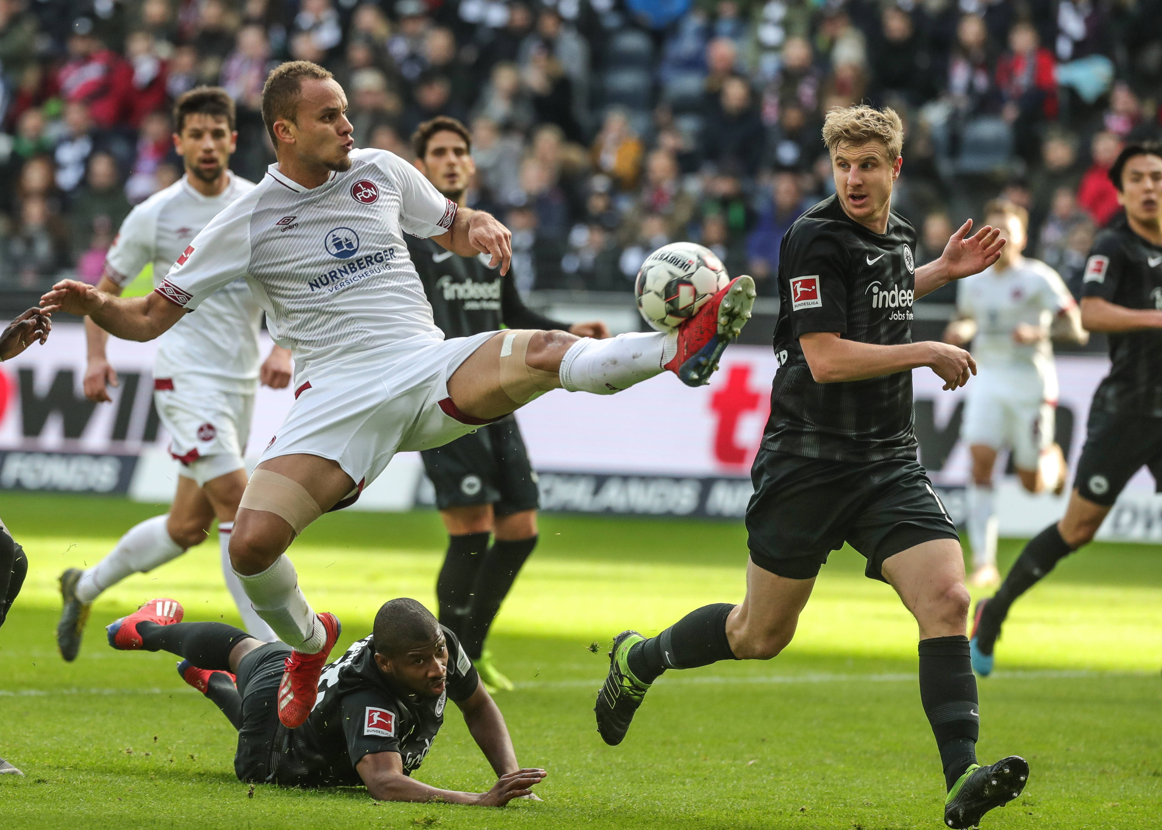 因扎吉执教巴勒莫客场3比1胜恩波利（因扎吉率领巴勒莫客场3-1力克恩波利）