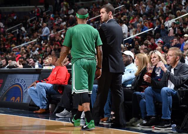 海外博主：C罗亲自联系B费，希望他能加盟利雅得胜利（据海外博主爆料，C罗主动联系B费，邀请其加盟利雅得胜利）