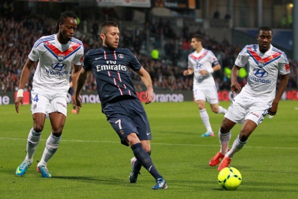 国安主场战平山东泰山（北京国安主场与山东泰山战成平局）