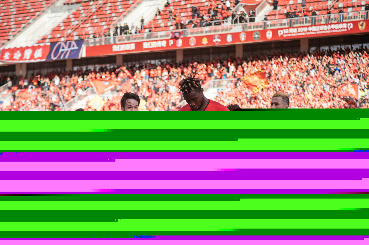 追逐总冠军的心始终没变！（逐梦总冠军的初心从未动摇！）