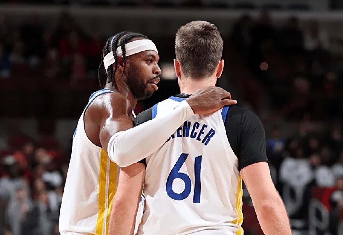 足球国足训练强度升级，体能教练参与指挥（国足加码训练强度，体能教练亲自指挥）