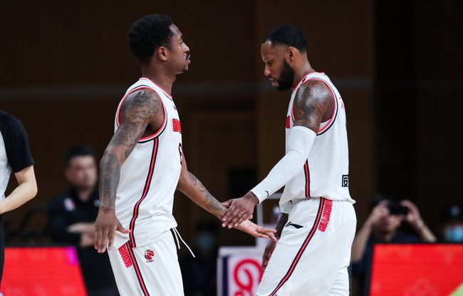 潘德夫：范戴克那次手球应该是点球，裁判决定了比赛的结果（潘德夫：范戴克手球应判点，裁判的判罚左右了比赛结果）