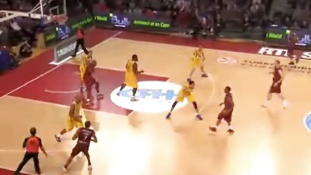 立竿见影，凯恩替补出场30分钟个人戴帽拜仁打进4球（凯恩替补登场仅半小时戴帽，拜仁火力全开轰入四球）