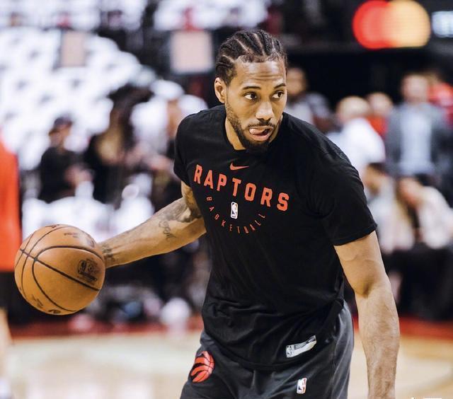 美记：字母哥表示自己要养好身体为球队而战，而不是逃避困难（美媒：字母哥强调养好身体为队而战，拒绝逃避挑战）