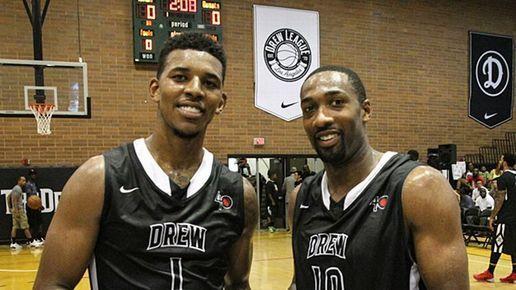 斯帕莱蒂：迪格雷戈里奥是一门；库普踢中卫就是为了参与进攻（斯帕莱蒂：迪格雷戈里奥是头号门将；让库普踢中卫是为加强进攻）