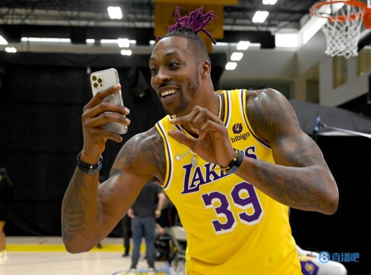 AC米兰在意大利杯1／8决赛中0-1不敌拉齐奥，终结13连胜，遭遇赛季首败。（意大利杯1／8决赛，AC米兰0-1不敌拉齐奥，13连胜止步遭遇赛季首败）