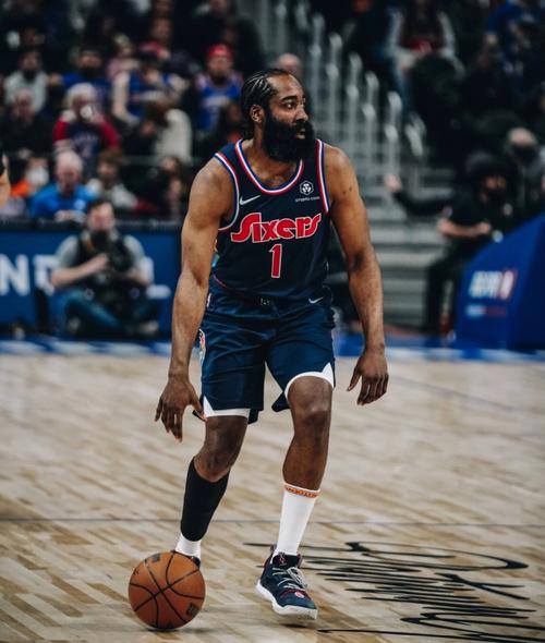 球迷刚骂完，下一秒就闭嘴了（球迷才刚开骂，转瞬哑火）